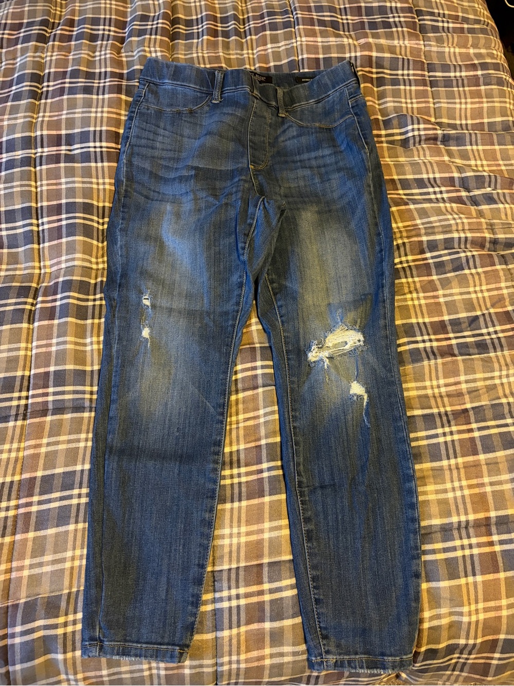 Judy Blue Mid Rise Destroyed Skinny Pull On Jeggings. Size 16.